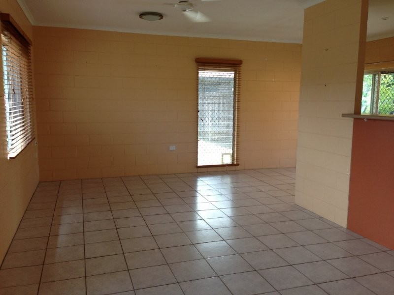 8 Aruma close, White Rock QLD 4868