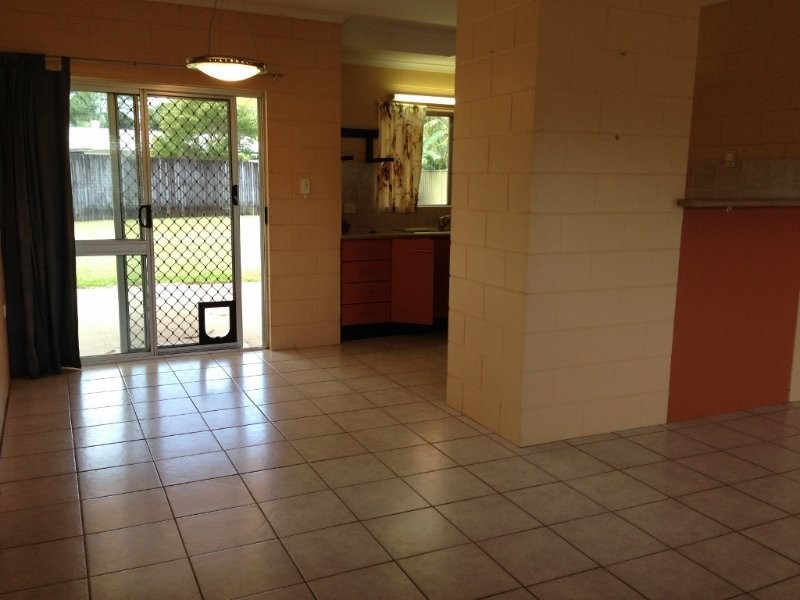 8 Aruma close, White Rock QLD 4868