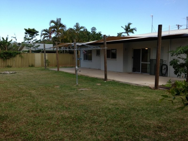 8 Aruma close, White Rock QLD 4868