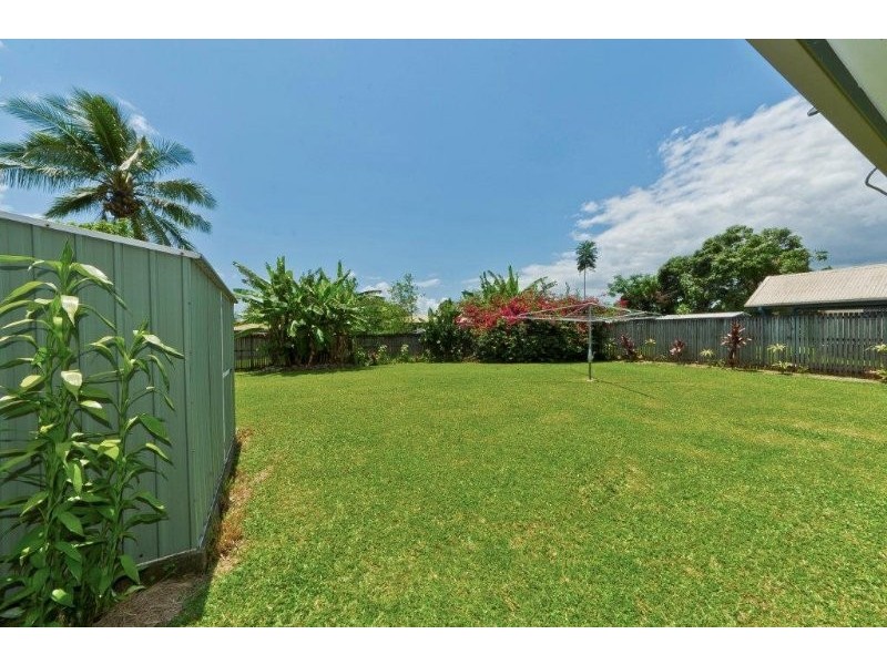 11 DAVIS  CLOSE, Manoora QLD 4870