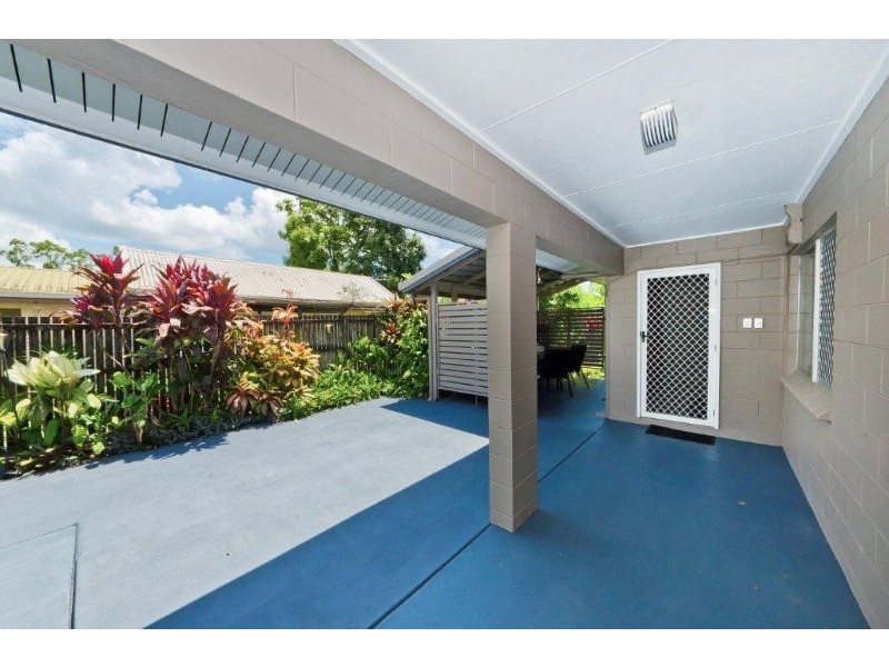 11 DAVIS  CLOSE, Manoora QLD 4870