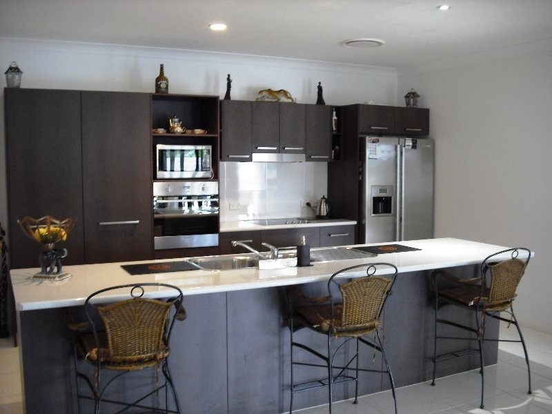 10 Shelbourne St, Bentley Park QLD 4869