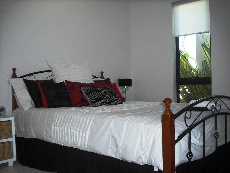 10 Shelbourne St, Bentley Park QLD 4869