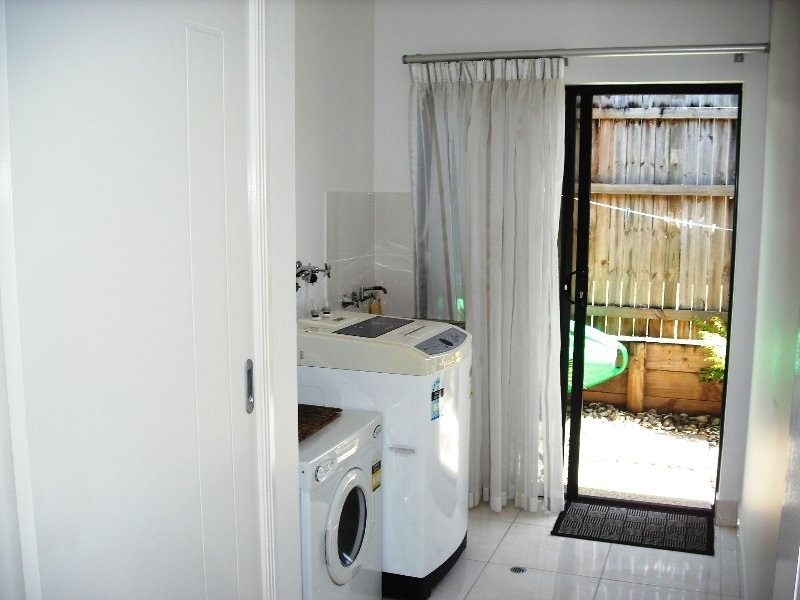 10 Shelbourne St, Bentley Park QLD 4869
