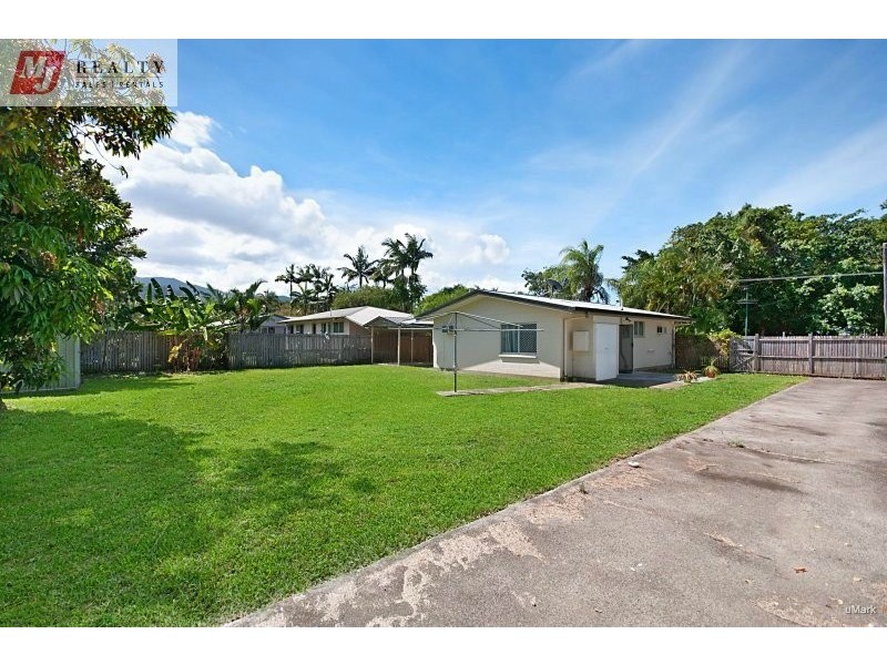 31 MURRAY ST, Manoora QLD 4870