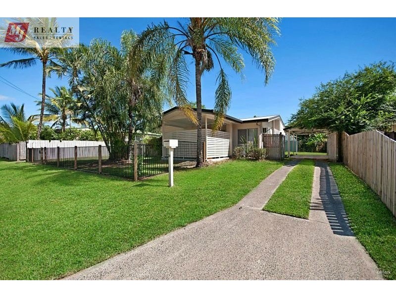 31 MURRAY ST, Manoora QLD 4870