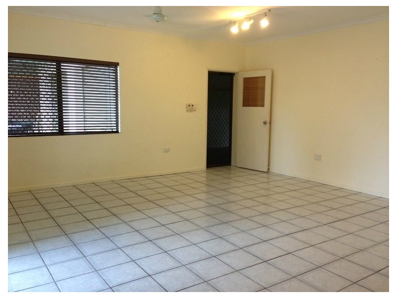 2/10 Tristania St, Holloways Beach QLD 4878