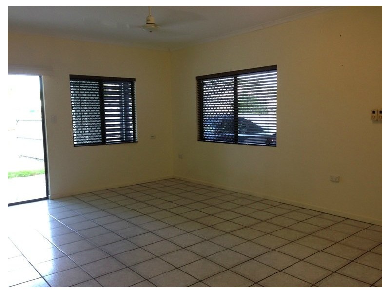 2/10 Tristania St, Holloways Beach QLD 4878