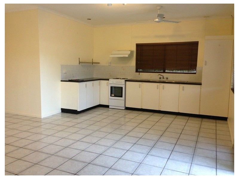 2/10 Tristania St, Holloways Beach QLD 4878