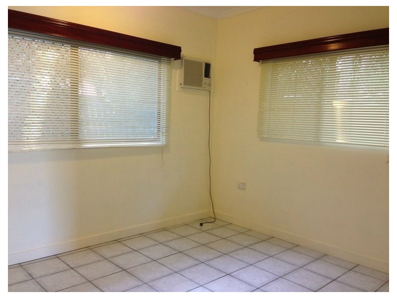 2/10 Tristania St, Holloways Beach QLD 4878