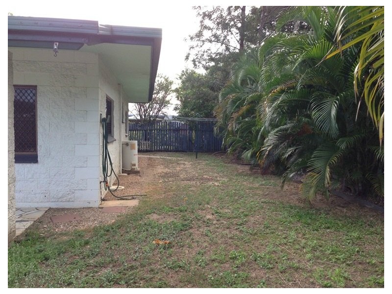 2/10 Tristania St, Holloways Beach QLD 4878