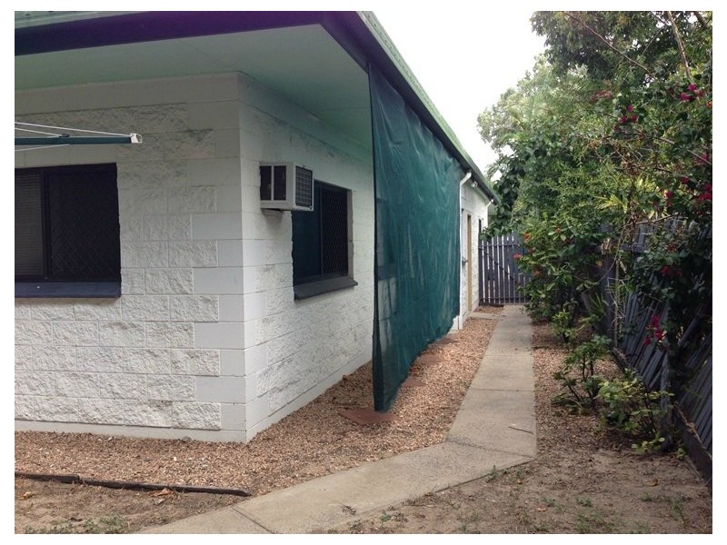 2/10 Tristania St, Holloways Beach QLD 4878