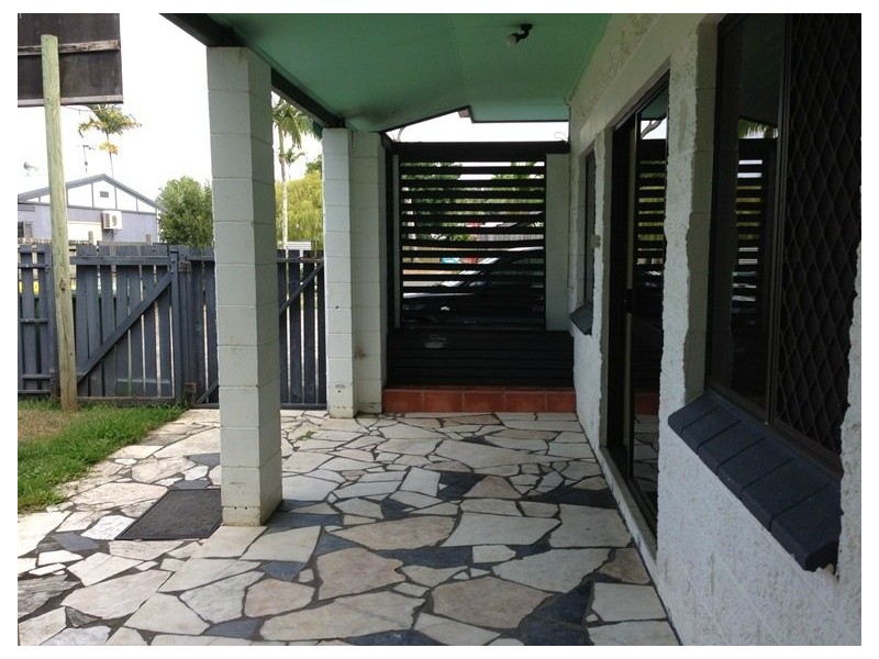 2/10 Tristania St, Holloways Beach QLD 4878