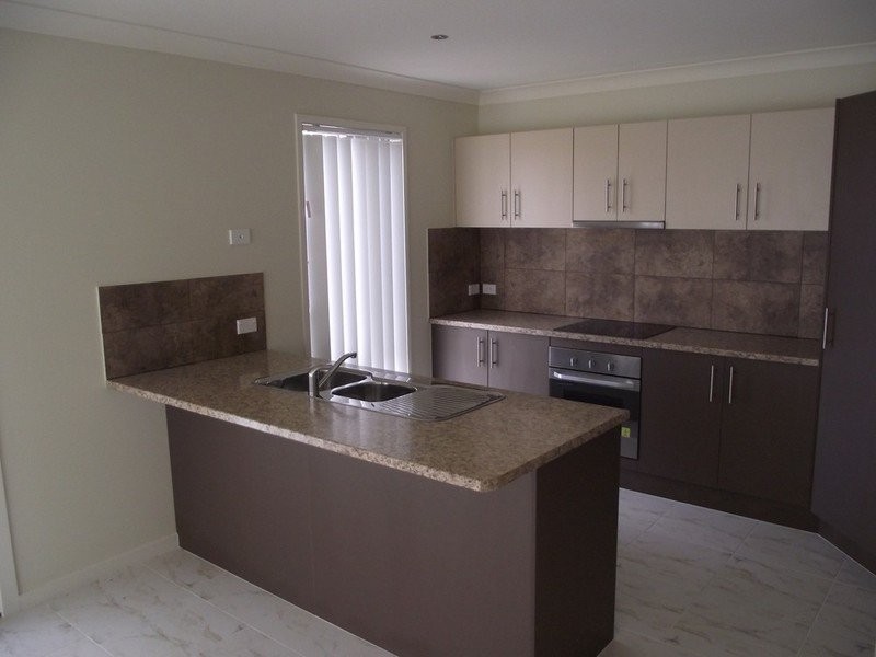 2/5 Elise Avenue, Coomera QLD 4209