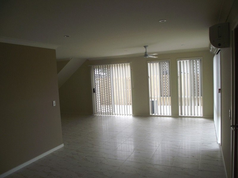 2/5 Elise Avenue, Coomera QLD 4209