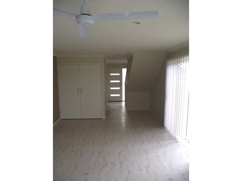 2/5 Elise Avenue, Coomera QLD 4209