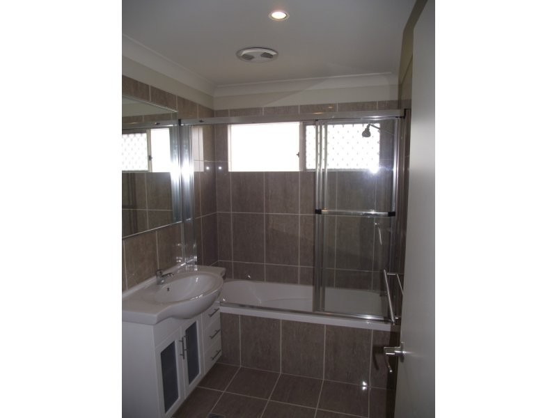 2/5 Elise Avenue, Coomera QLD 4209