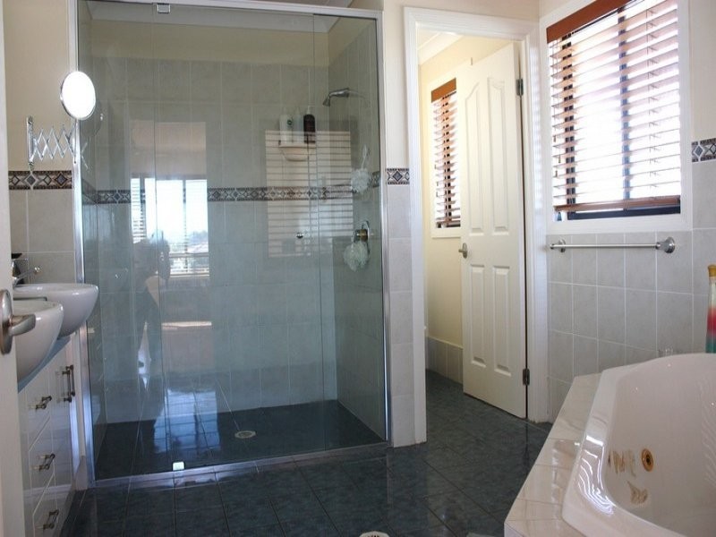 18 East Park Waters, Monterey Keys QLD 4212
