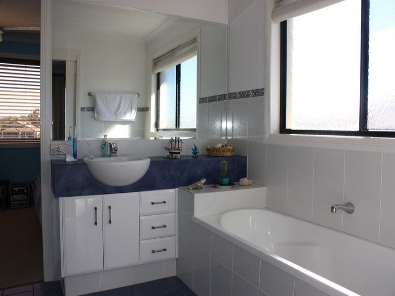 18 East Park Waters, Monterey Keys QLD 4212