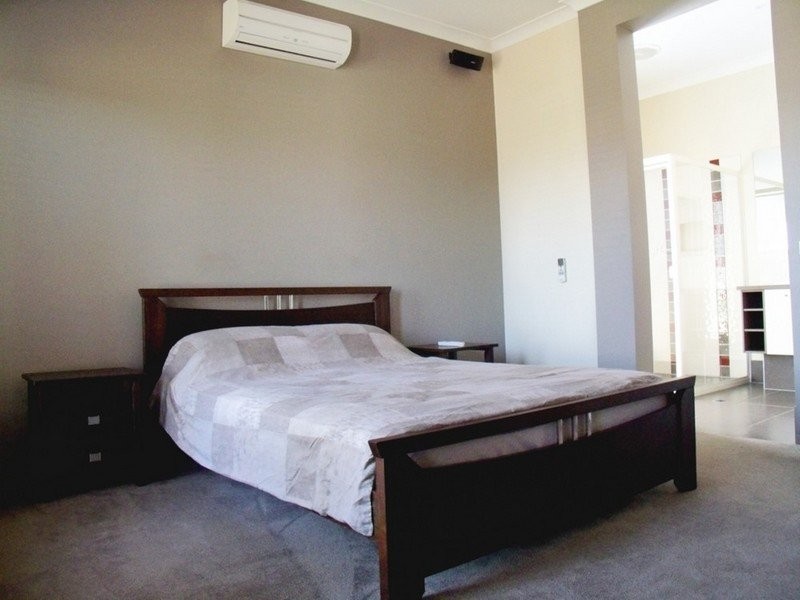 6 Yamba Street, Pacific Pines QLD 4211