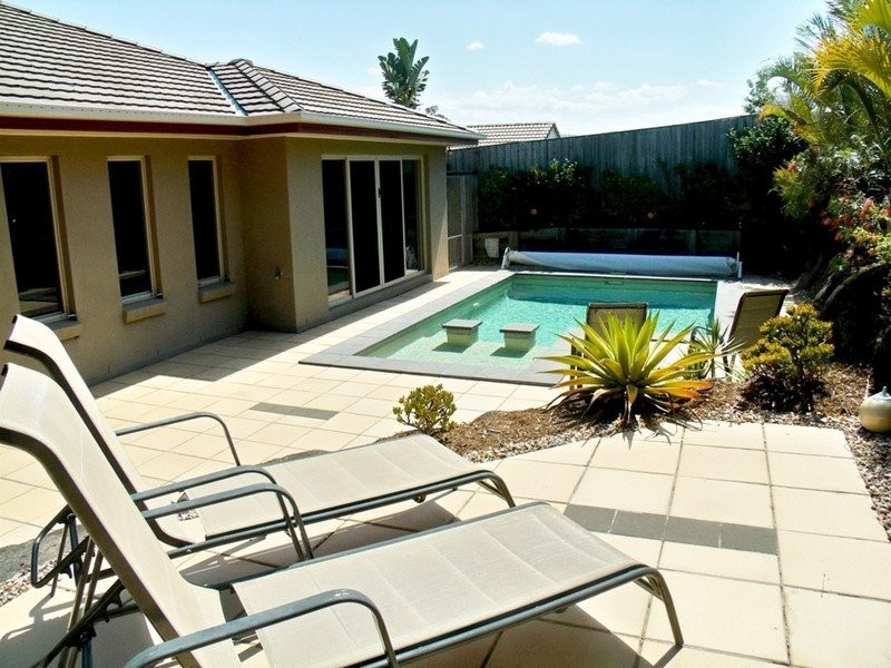 6 Yamba Street, Pacific Pines QLD 4211