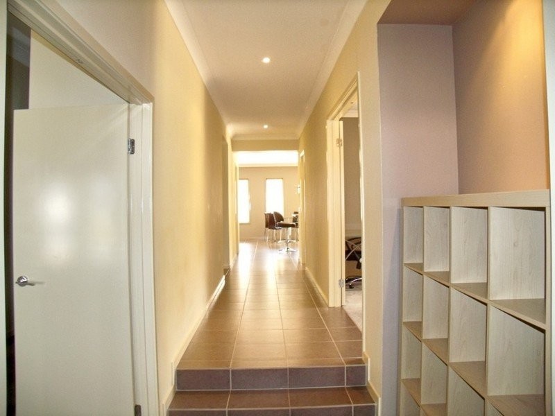 6 Yamba Street, Pacific Pines QLD 4211