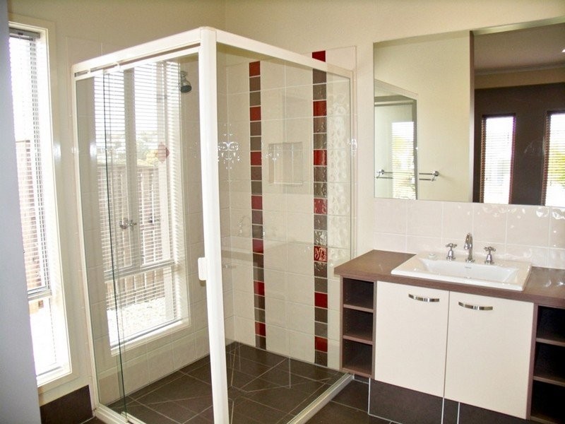 6 Yamba Street, Pacific Pines QLD 4211