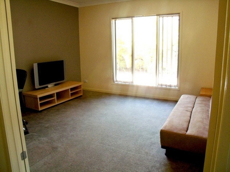 6 Yamba Street, Pacific Pines QLD 4211