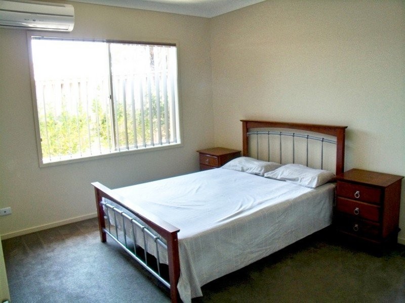 6 Yamba Street, Pacific Pines QLD 4211