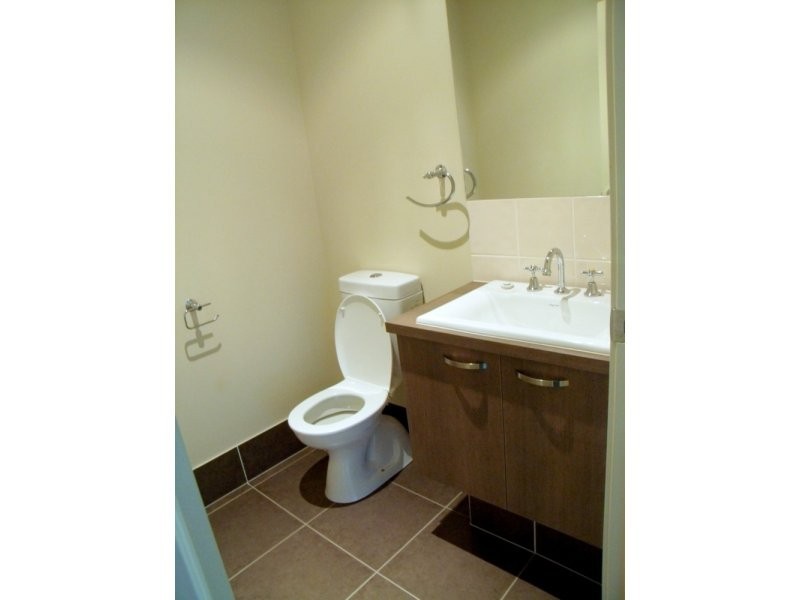 6 Yamba Street, Pacific Pines QLD 4211