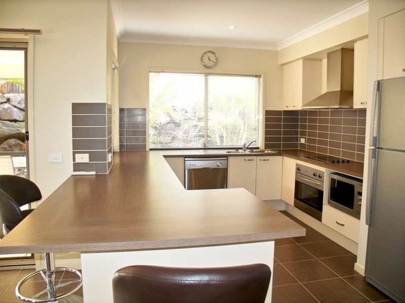 6 Yamba Street, Pacific Pines QLD 4211