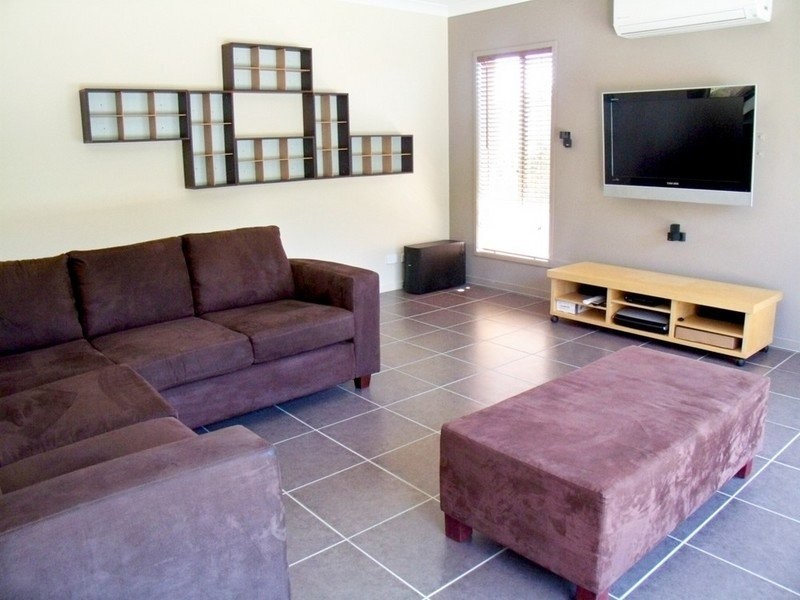 6 Yamba Street, Pacific Pines QLD 4211