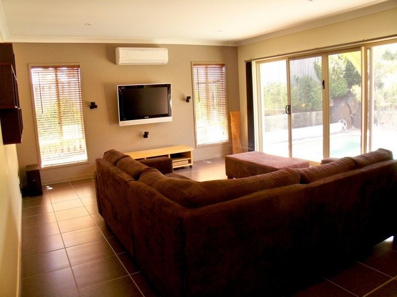 6 Yamba Street, Pacific Pines QLD 4211