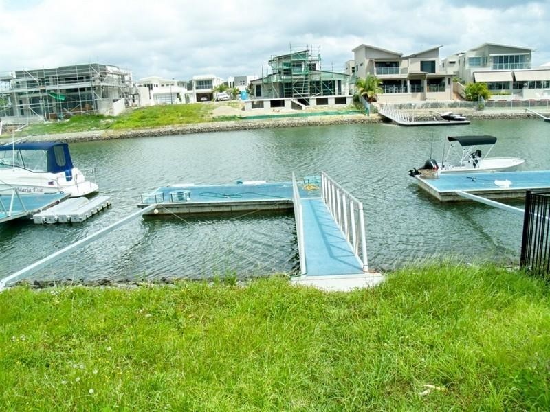 33 Harbourvue Court, Helensvale QLD 4212