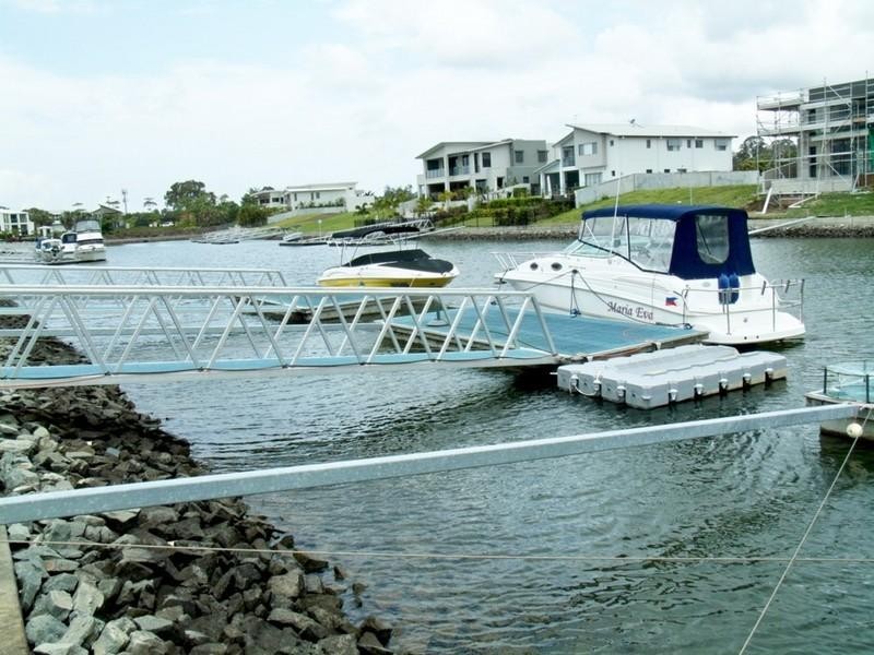33 Harbourvue Court, Helensvale QLD 4212