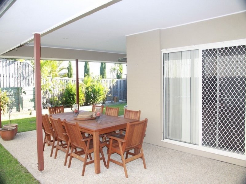 11 Davies Street, Pacific Pines QLD 4211