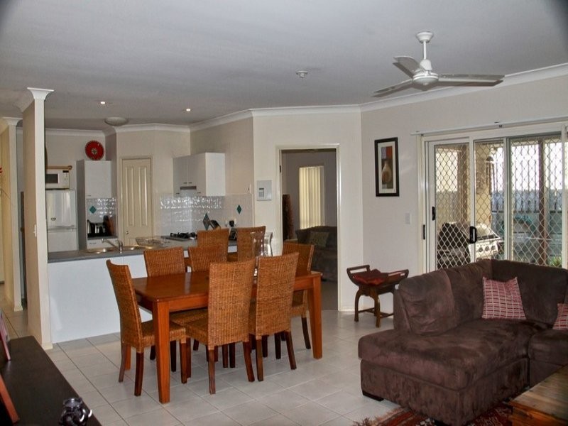 11 Davies Street, Pacific Pines QLD 4211