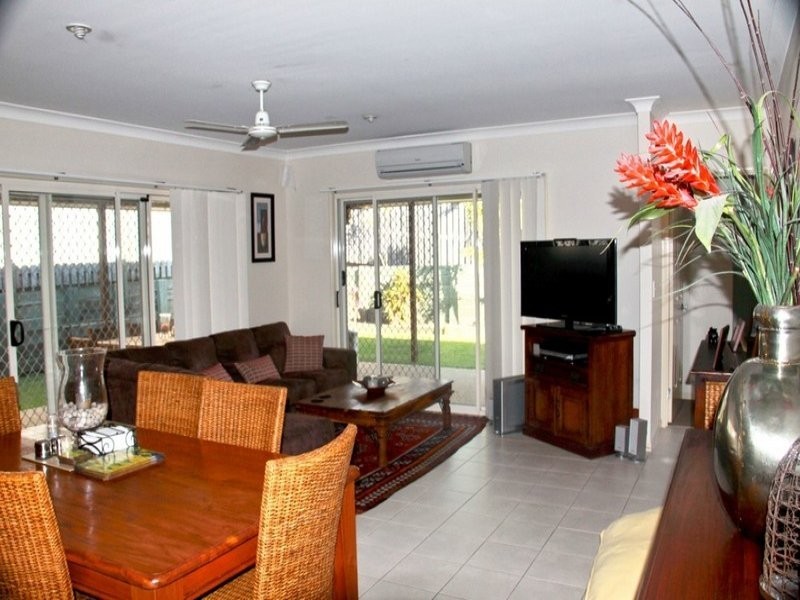 11 Davies Street, Pacific Pines QLD 4211