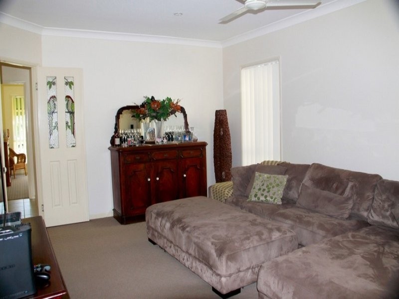 11 Davies Street, Pacific Pines QLD 4211