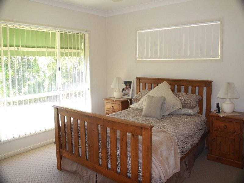 11 Davies Street, Pacific Pines QLD 4211