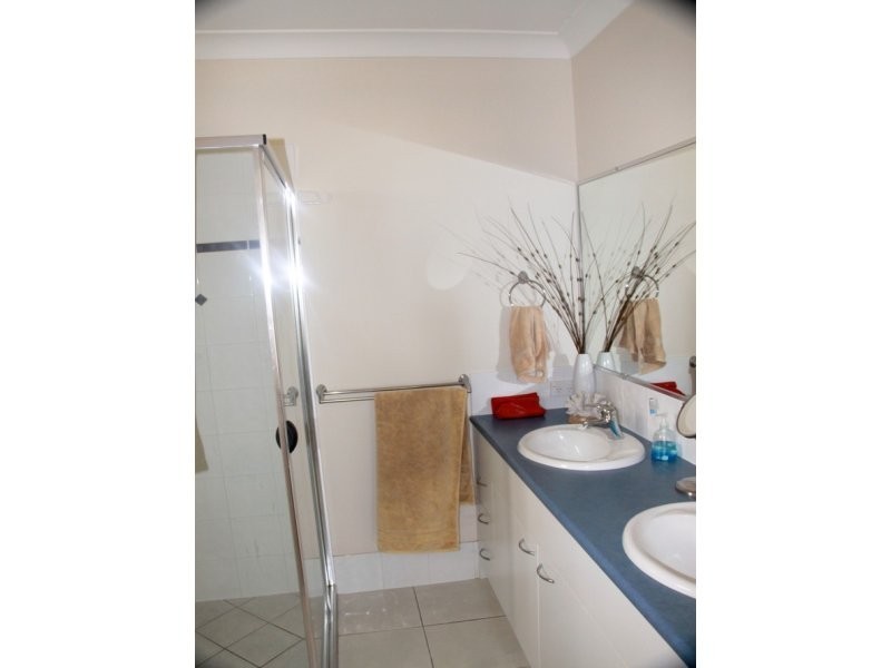 11 Davies Street, Pacific Pines QLD 4211