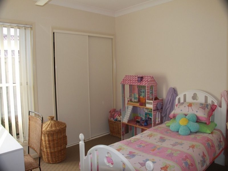 11 Davies Street, Pacific Pines QLD 4211