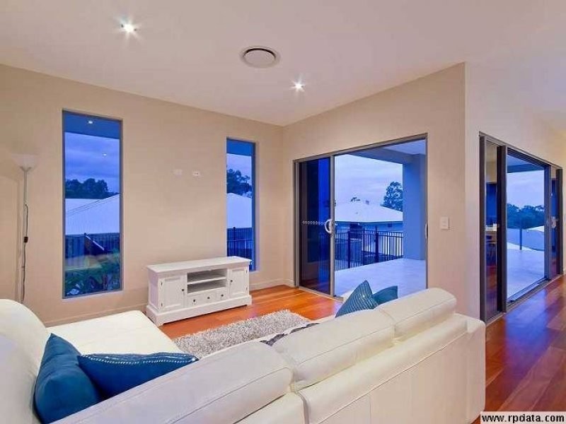 2 Lowell Street, Reedy Creek QLD 4227