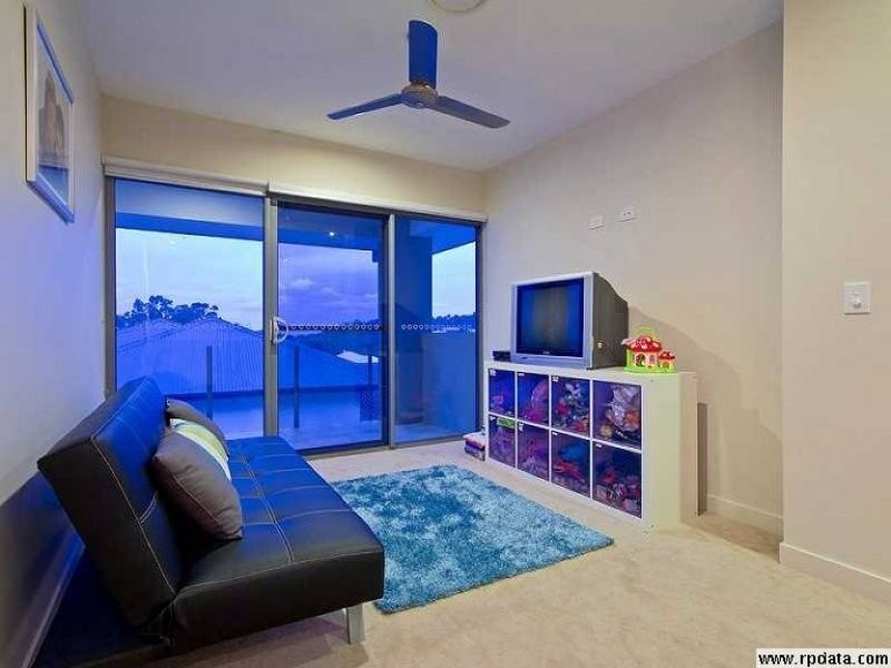 2 Lowell Street, Reedy Creek QLD 4227