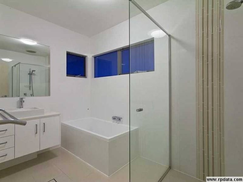 2 Lowell Street, Reedy Creek QLD 4227