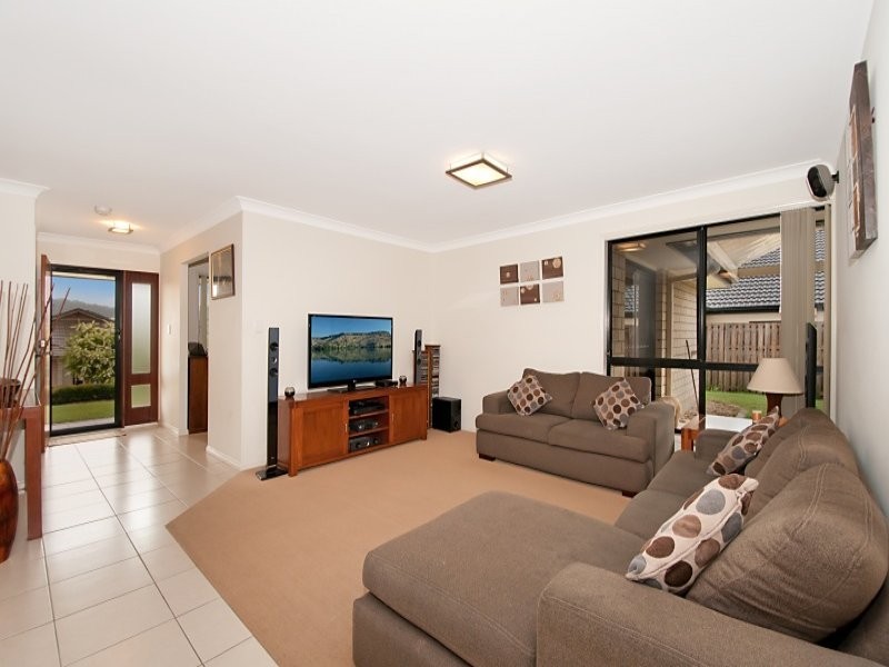 3 Beaumont Crescent, Pacific Pines QLD 4211