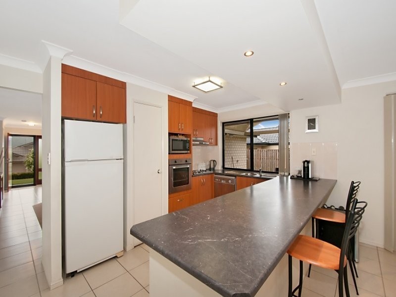 3 Beaumont Crescent, Pacific Pines QLD 4211