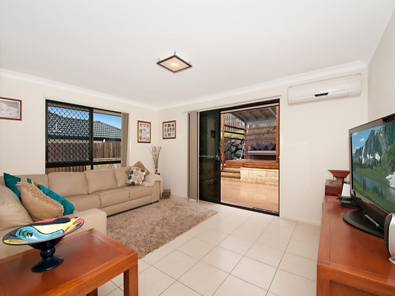 3 Beaumont Crescent, Pacific Pines QLD 4211