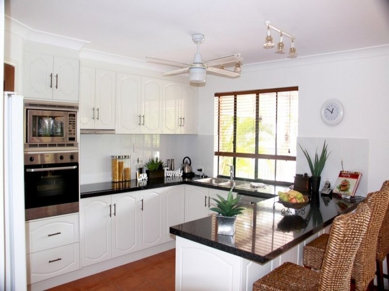 7 Easter Crescent, Pacific Pines QLD 4211
