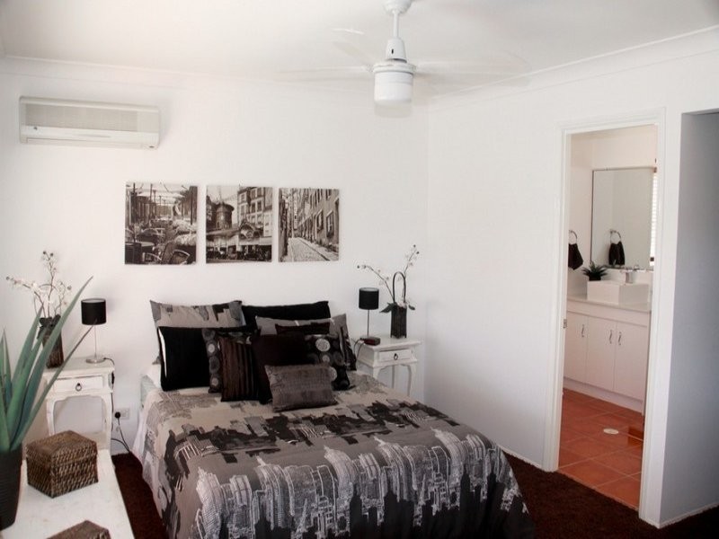 7 Easter Crescent, Pacific Pines QLD 4211
